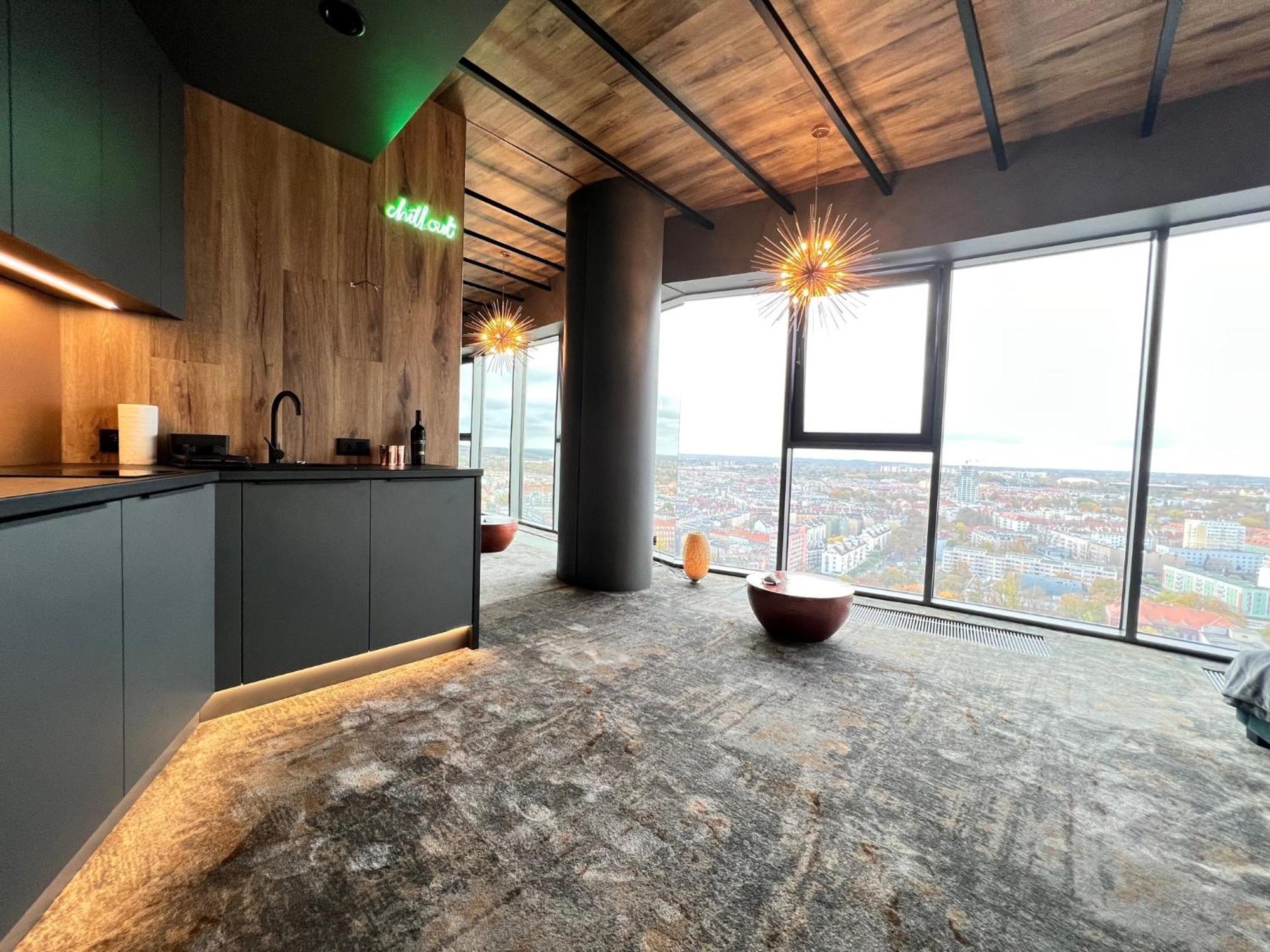 Hanza Tower - 22 Floor, Swimming Pool & Apartment